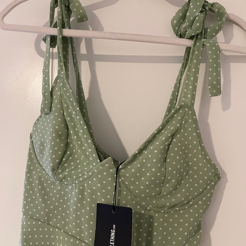 Unreal flattering, pretty spring green new with tags